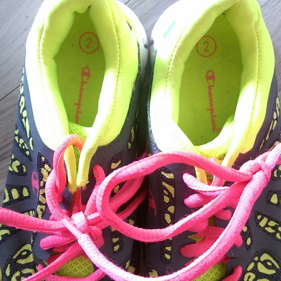 💥3/$35- Champion sneakers Sz 2 - Picture 5 of 6